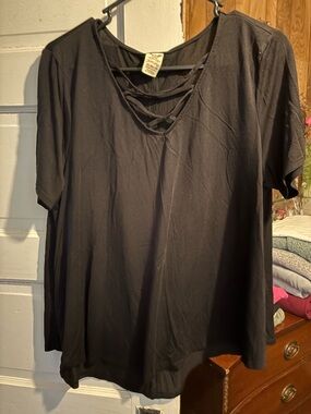 Faded Glory Black Short Sleeve Crisscross V-Neck Tee